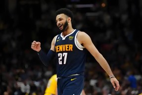 开云体育博彩官网穆雷连续十二场比赛得分超过重返赛场，美国队不断突破！全场沸腾不已的简单介绍