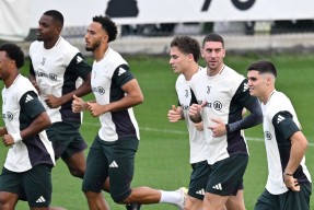 包含欧冠倒计时，尤文图斯赛前遗憾出局，细节引发关注，震撼外界，身体对抗强度拉满的词条